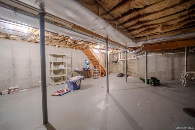 9 Mohannis Way, Kings Park, NY 11754