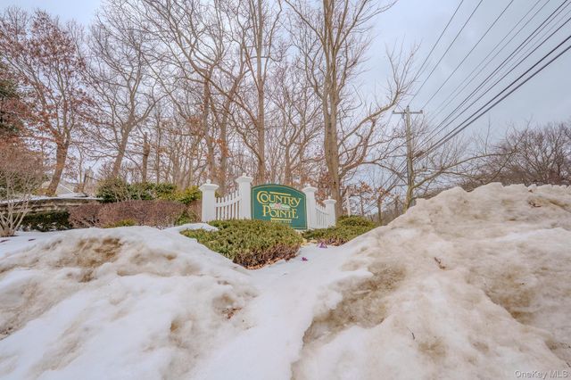 9 Mohannis Way, Kings Park, NY 11754