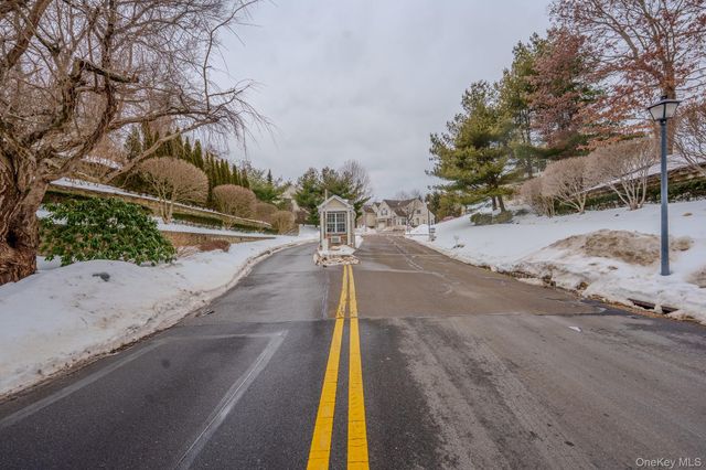 9 Mohannis Way, Kings Park, NY 11754