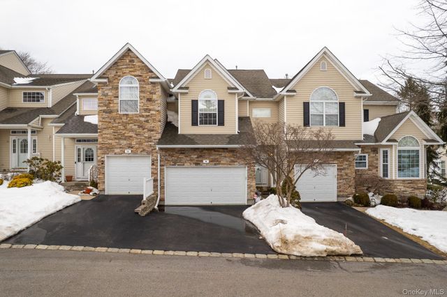 9 Mohannis Way, Kings Park, NY 11754