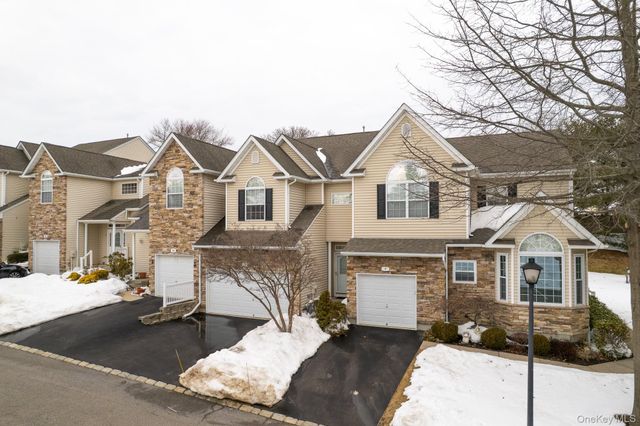 9 Mohannis Way, Kings Park, NY 11754