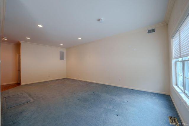 9 Mohannis Way, Kings Park, NY 11754