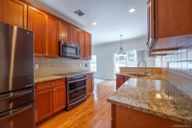 9 Mohannis Way, Kings Park, NY 11754