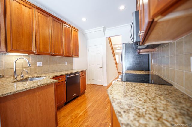 9 Mohannis Way, Kings Park, NY 11754