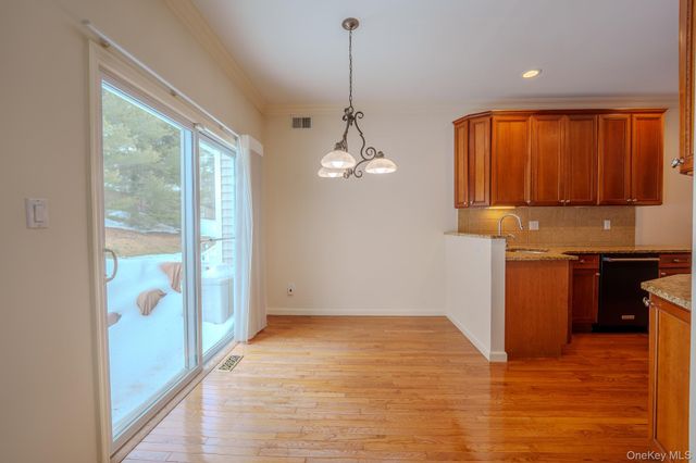 9 Mohannis Way, Kings Park, NY 11754