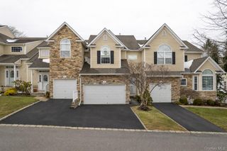 9 Mohannis Way, Kings Park, NY 11754