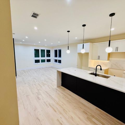 155 N La Crosse Avenue, Chicago, IL 60644