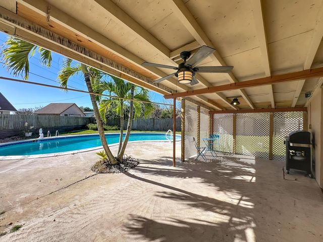 1090 Bianca Drive NE, Palm Bay, FL 32905
