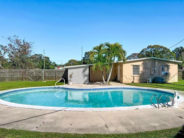 1090 Bianca Drive NE, Palm Bay, FL 32905