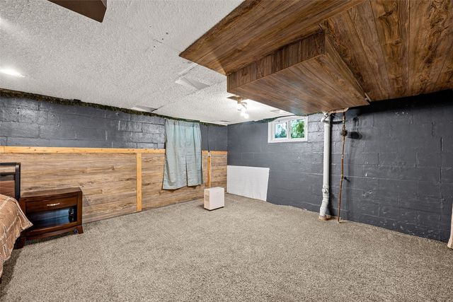 1300 English Boulevard, Marion, IA 52302