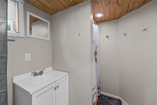 1300 English Boulevard, Marion, IA 52302