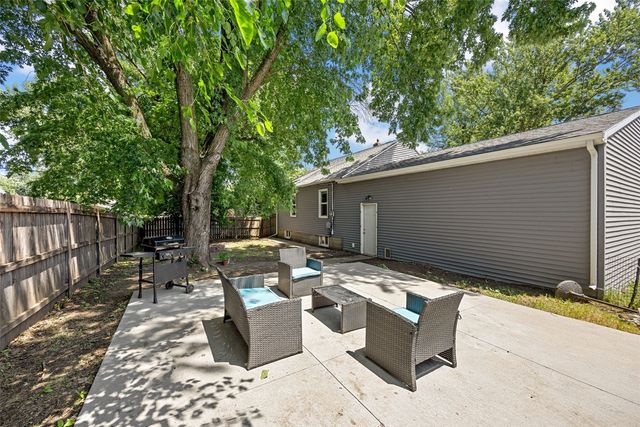 1300 English Boulevard, Marion, IA 52302