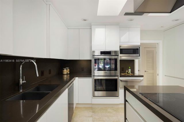 9000 Arvida Dr, Coral Gables, FL 33156
