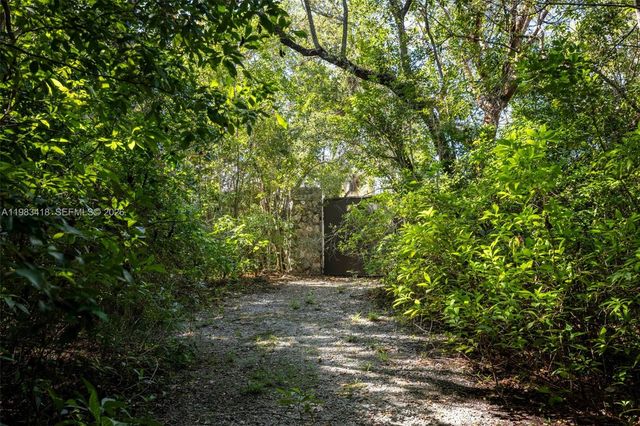 9000 Arvida Dr, Coral Gables, FL 33156