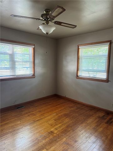 215 W Jefferson Street, Siloam Springs, AR 72761