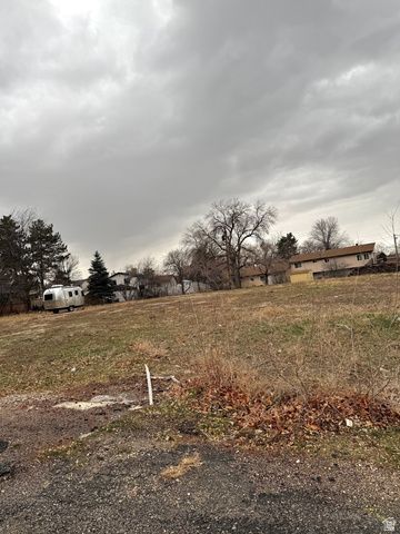 3526 E FORT UNION BVD BLVD, Cottonwood Heights, UT 84121