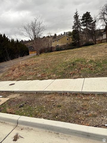 3526 E FORT UNION BVD BLVD, Cottonwood Heights, UT 84121
