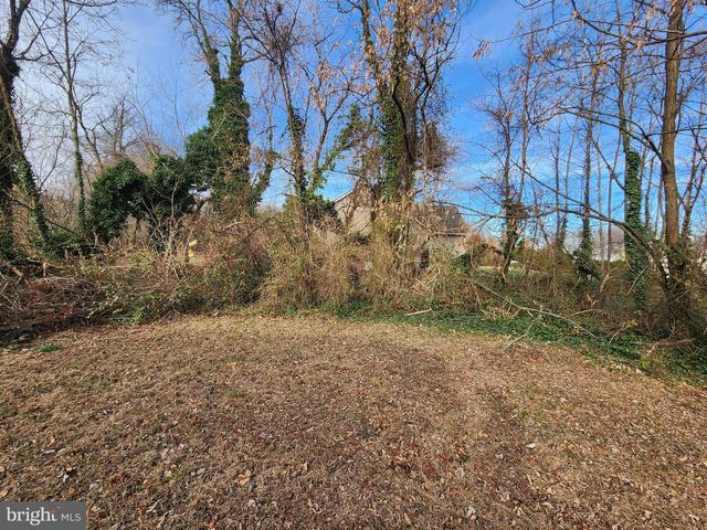 56 S WATSON RD, Carneys Point, NJ 08069