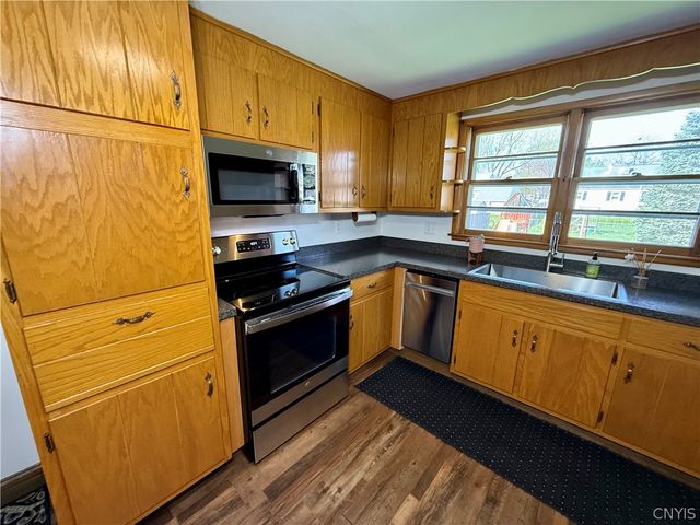 307 Pleasant Drive, Manlius, NY 13057