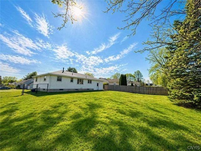 307 Pleasant Drive, Manlius, NY 13057