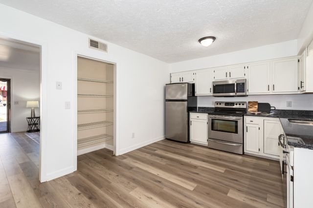 513 Williamsburg Dr, Nashville, TN 37214