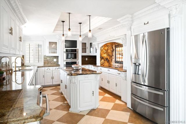 22564 Inspiration Pt, Canyon Lake, CA 92587