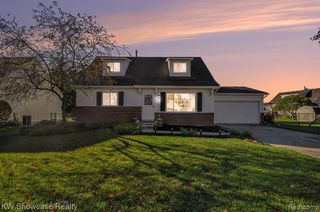 61375 Creekview Drive, South Lyon, MI 48178