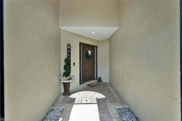 453 Countryside DR, Naples, FL 34104