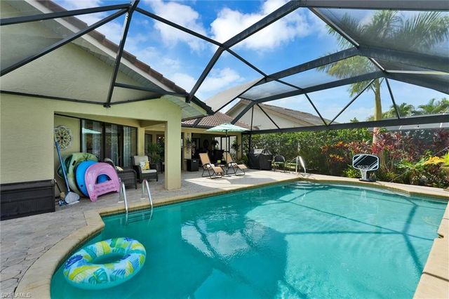 453 Countryside DR, Naples, FL 34104