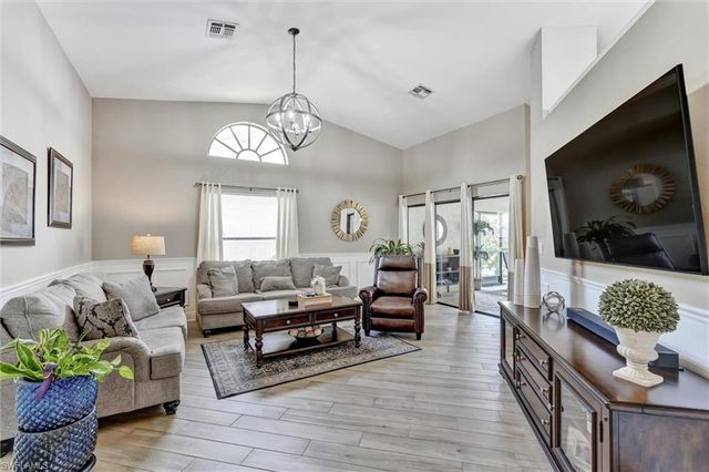 453 Countryside DR, Naples, FL 34104