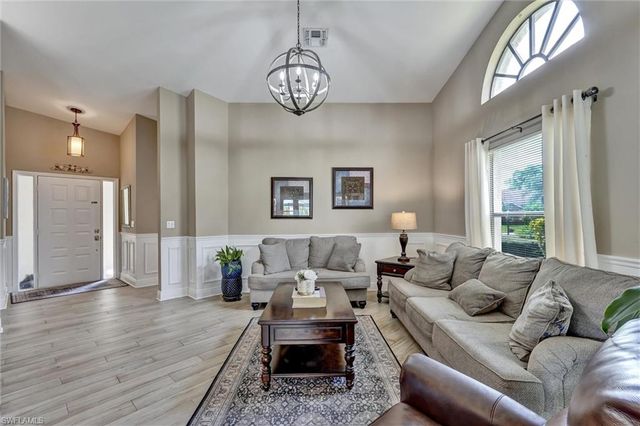 453 Countryside DR, Naples, FL 34104
