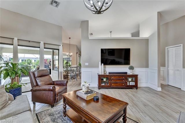 453 Countryside DR, Naples, FL 34104
