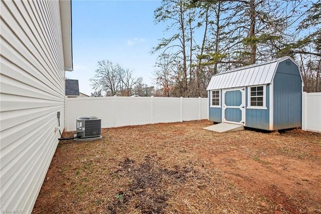 715 Meadowgreen Village Drive, Eden, NC 27288