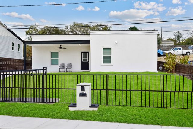 5405 N Arcadia Drive, Dallas, TX 75211