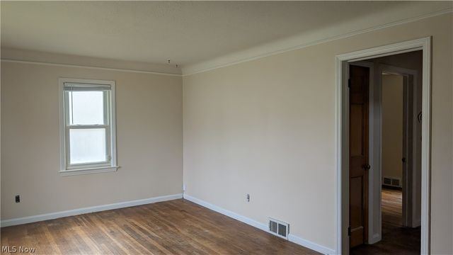270 E 330th Street, Willowick, OH 44095