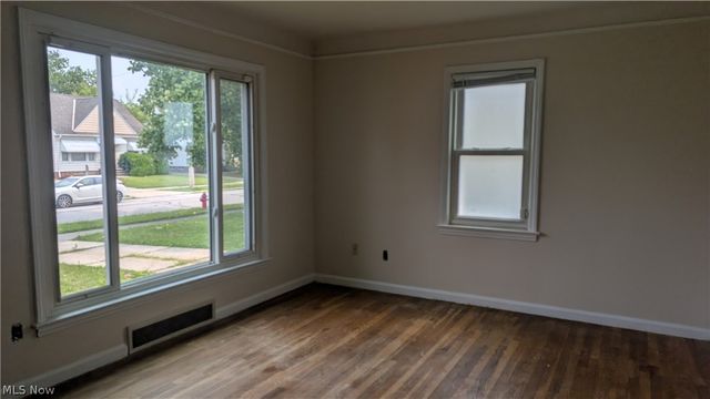 270 E 330th Street, Willowick, OH 44095