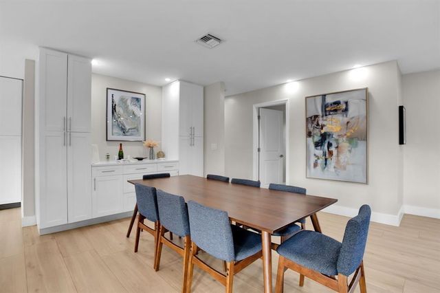 24 Castle Harbor Is, Fort Lauderdale, FL 33308