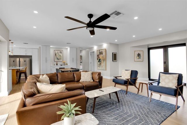 24 Castle Harbor Is, Fort Lauderdale, FL 33308