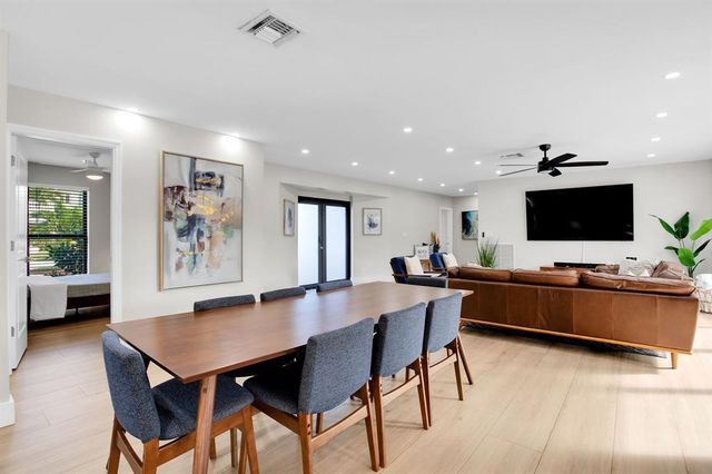 24 Castle Harbor Is, Fort Lauderdale, FL 33308