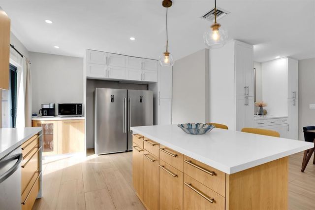 24 Castle Harbor Is, Fort Lauderdale, FL 33308