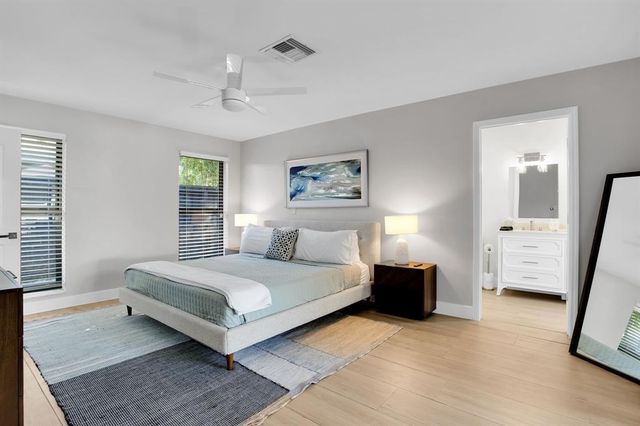 24 Castle Harbor Is, Fort Lauderdale, FL 33308