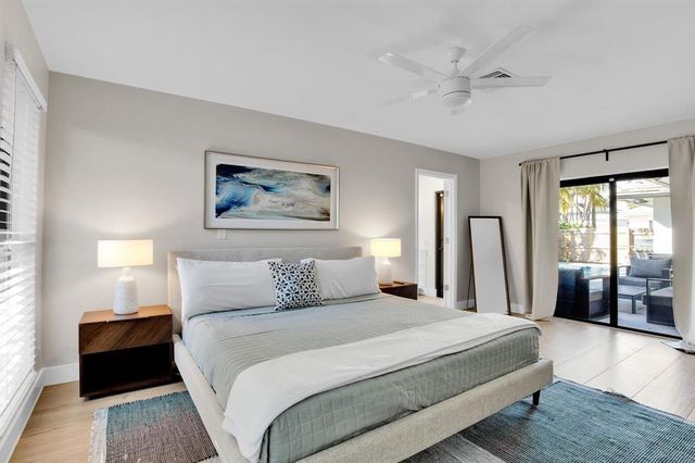 24 Castle Harbor Is, Fort Lauderdale, FL 33308