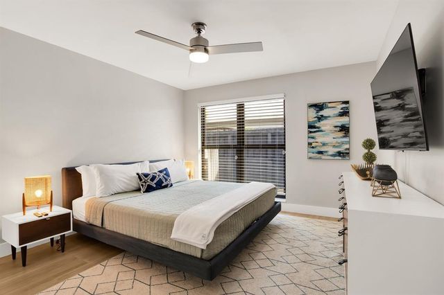 24 Castle Harbor Is, Fort Lauderdale, FL 33308