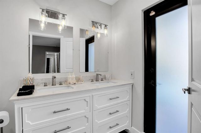 24 Castle Harbor Is, Fort Lauderdale, FL 33308