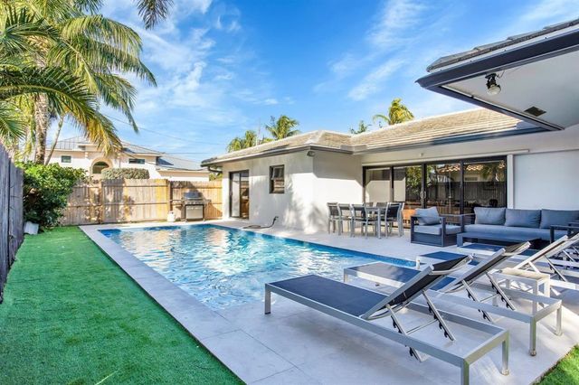 24 Castle Harbor Is, Fort Lauderdale, FL 33308