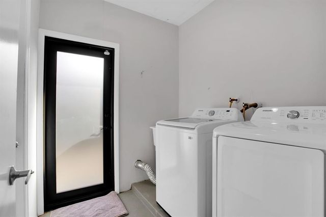 24 Castle Harbor Is, Fort Lauderdale, FL 33308