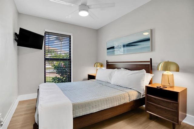 24 Castle Harbor Is, Fort Lauderdale, FL 33308