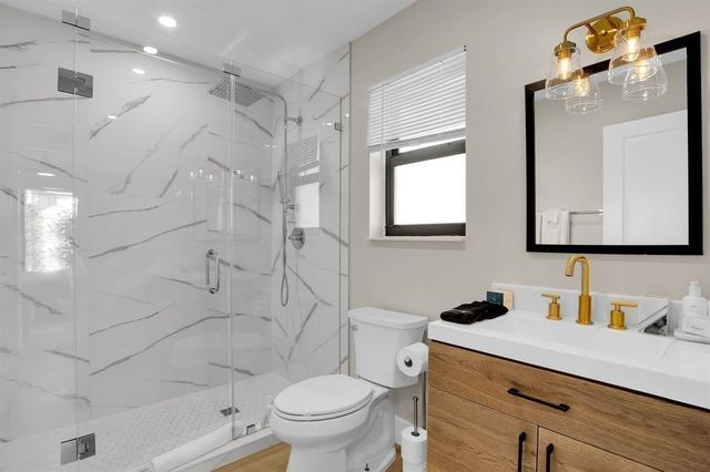 24 Castle Harbor Is, Fort Lauderdale, FL 33308