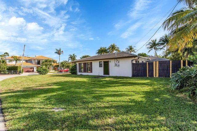 24 Castle Harbor Is, Fort Lauderdale, FL 33308