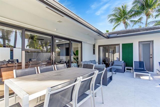 24 Castle Harbor Is, Fort Lauderdale, FL 33308